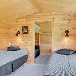 2 Bedroom Beautiful In * 길렐라이에
